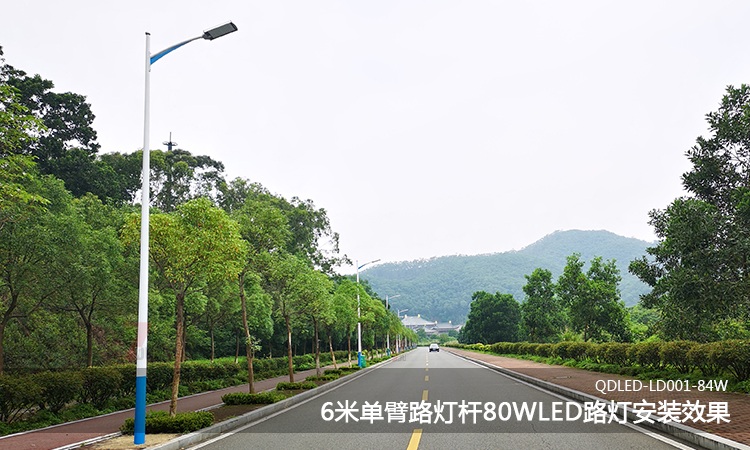 6米單臂麻豆传媒视频APP污破解版上裝80WLED平板路燈頭安裝實景效果